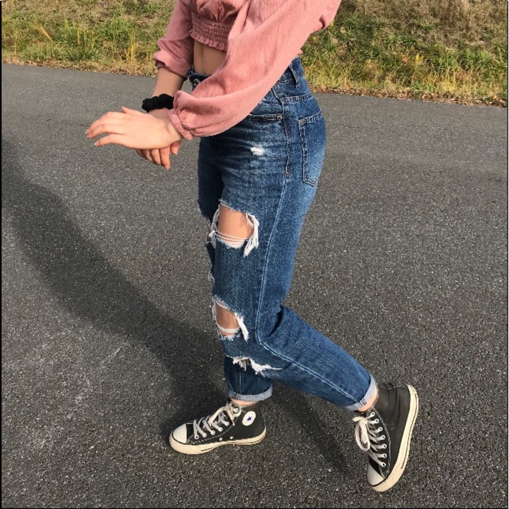 Forever 21 ripped mom jeans